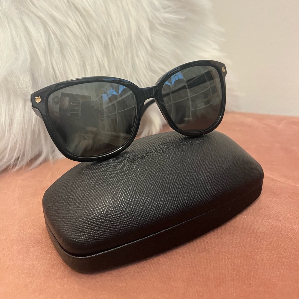 Salvatore Ferragamo black sunglasses almost new,  original case, cleaning cloth